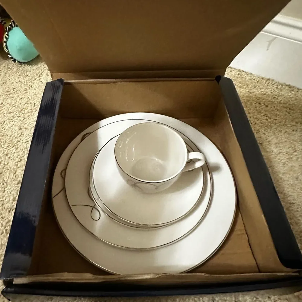 NEW Mikasa Love Story Collection 5 Piece Place Setting